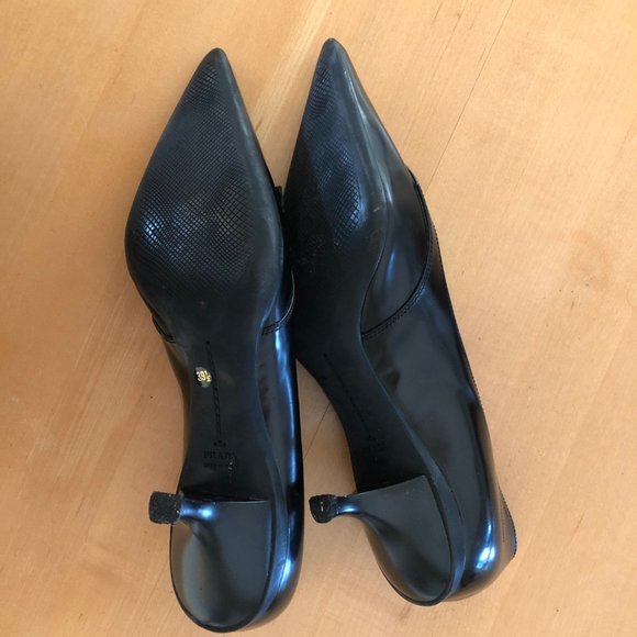 Prada Black Kitten Heels Pointed Toe Like New - Picture 7 of 7